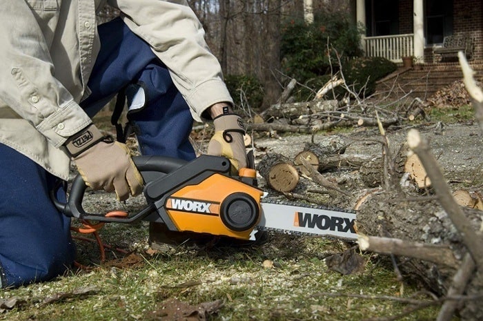 Worx-WG304 1-cutting-trees