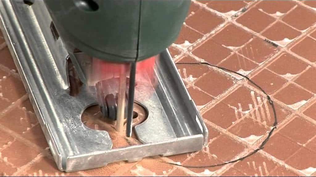 Cutting ceramic tile
